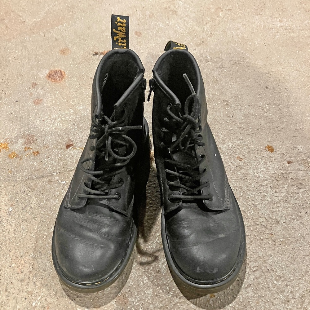 Doc Martens Kids/Juniors - US Size 3 - EU Size 34